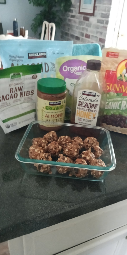 simple to make ENERGY BITES! Great for snacking or in a lunch box!